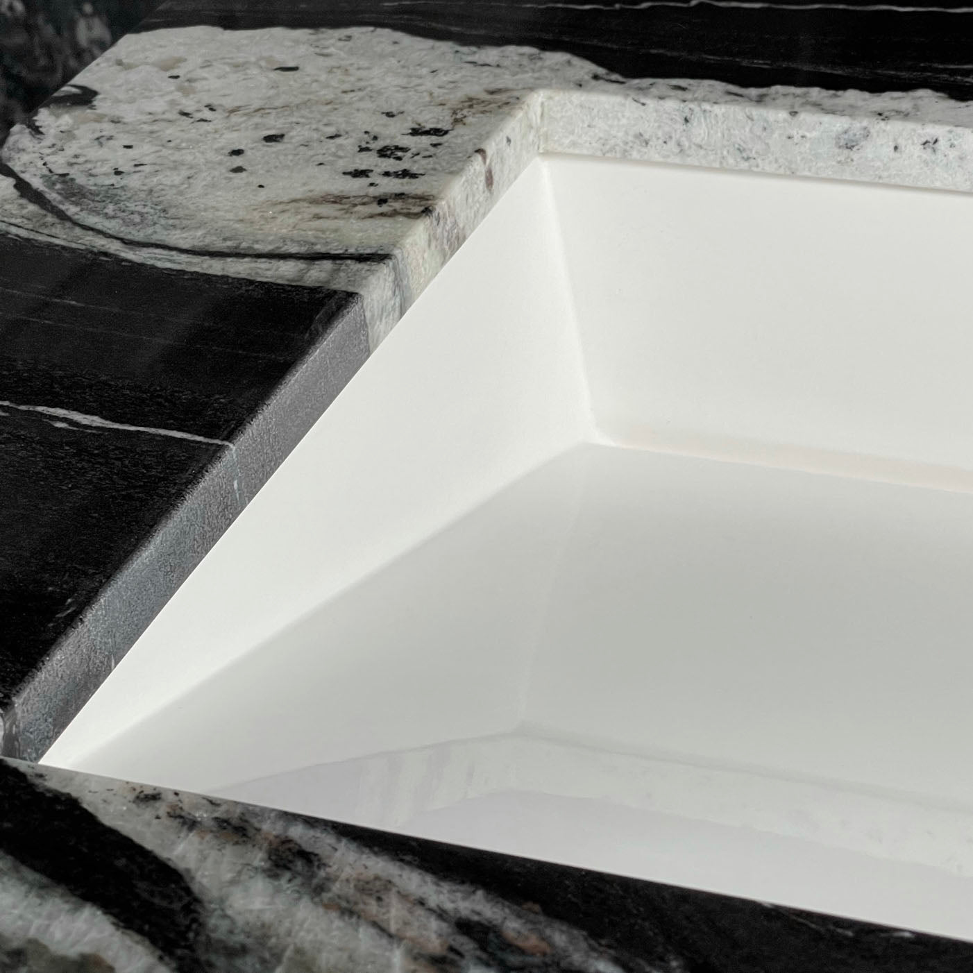 Undermount Ramp Sink White Gloss